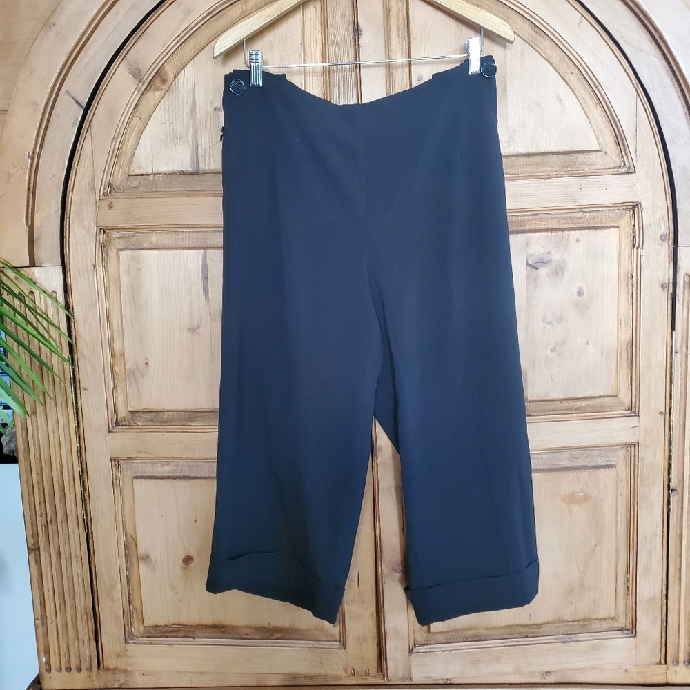 Larry Levine  Black Cuffed Capri Pants Size 18W